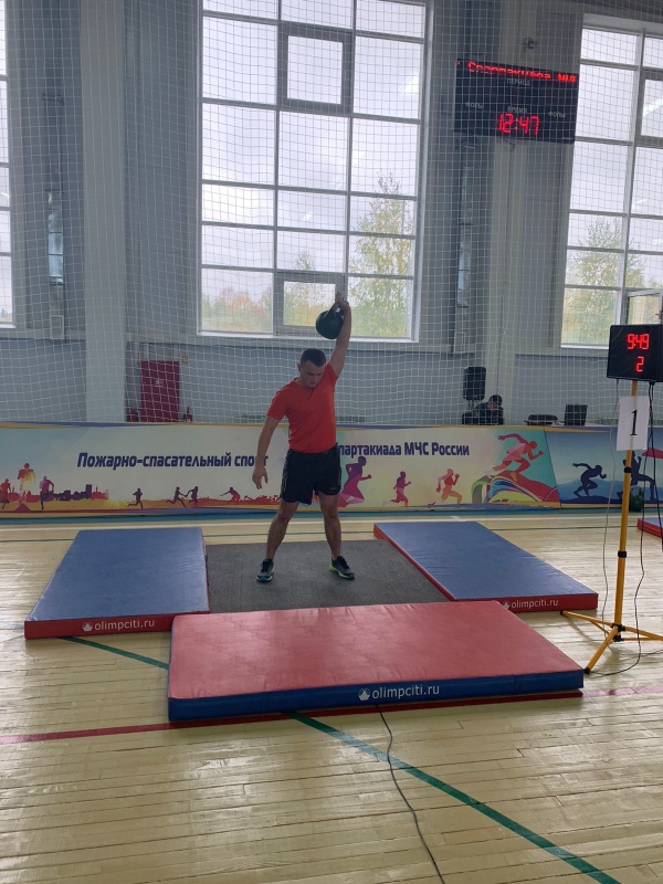 Сотрудники Центра приняли участие в соревнованиях по гиревому спорту в рамках спартакиады МЧС России.