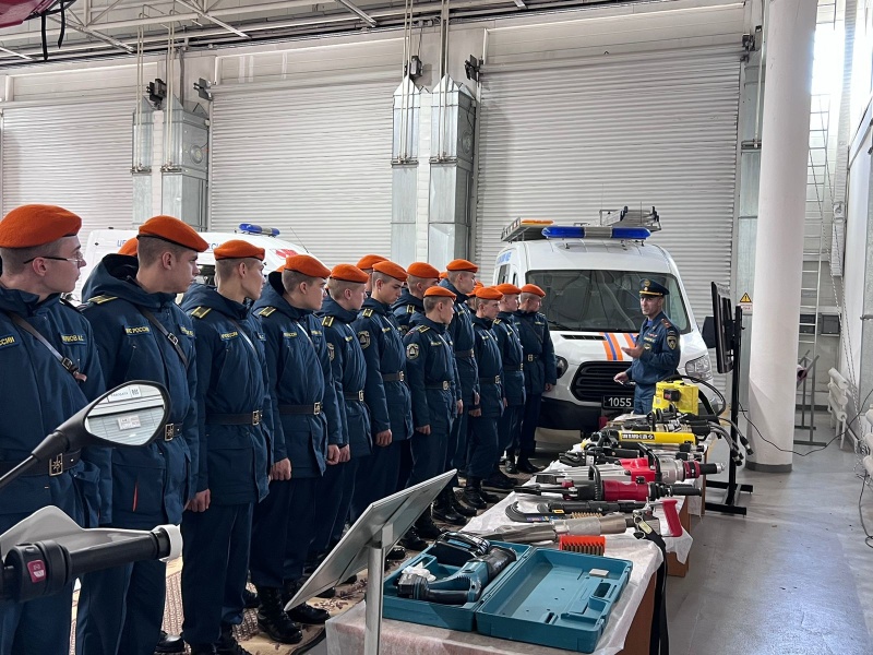 Курсанты первого курса Академии гражданской защиты МЧС России побывали с экскурсией в Центре «Лидер»