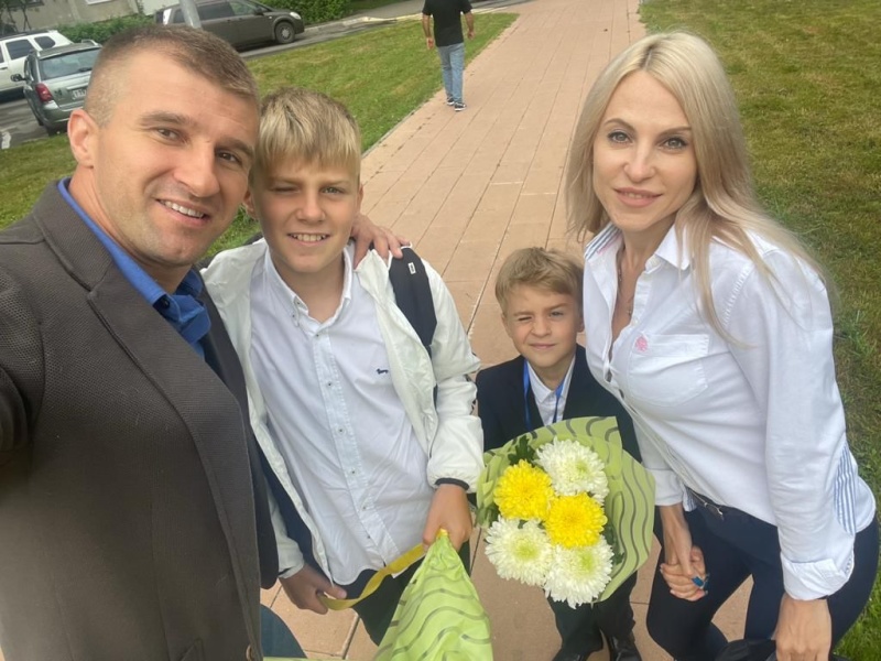 МЧС России поздравляет сотрудников с Днем отца