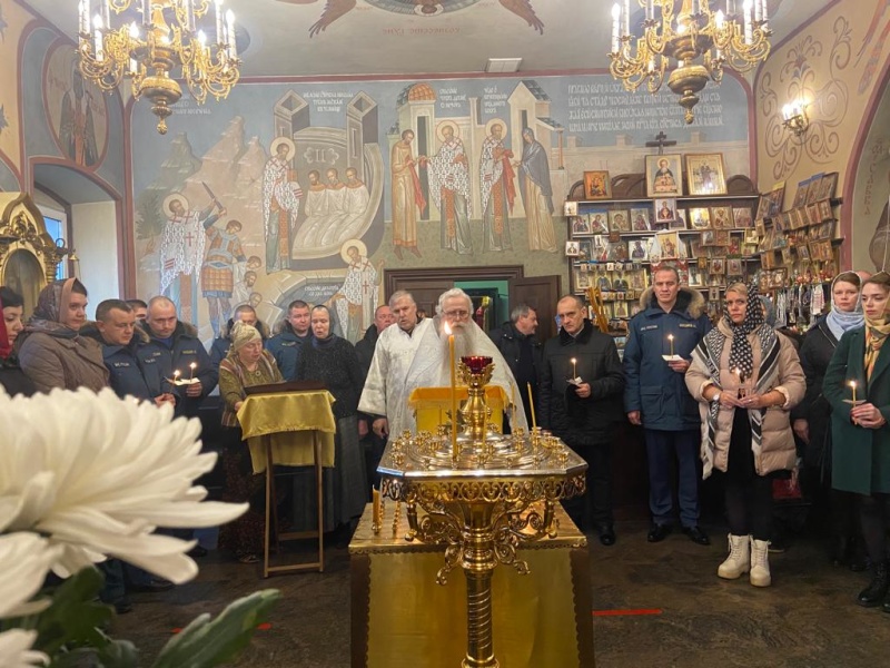 В Храме Святой Живоначальной Троицы отслужили панихиду по Герою России Катериничеву Алексею Викторовичу