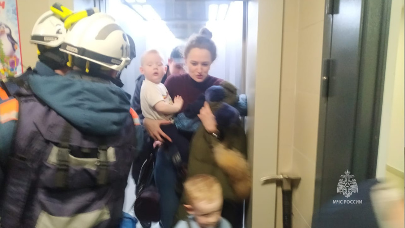 Деблокирование из застрявшего лифта