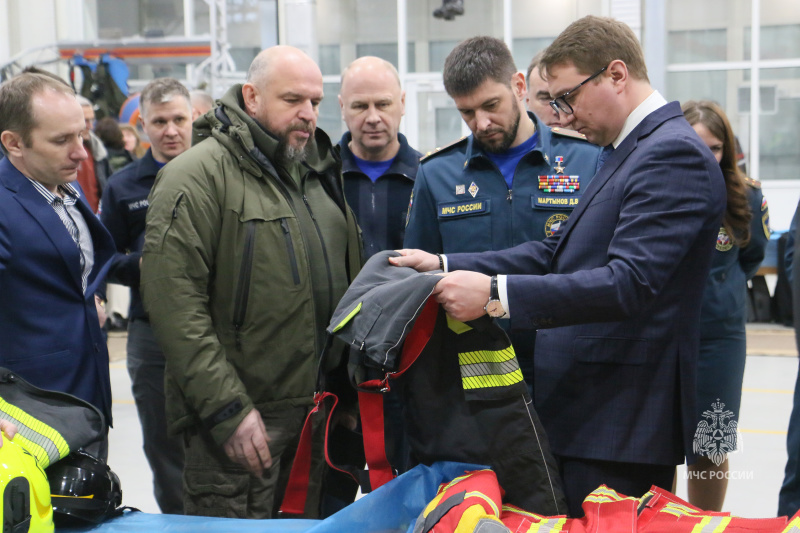Проведение рабочей встречи с производителями имущества и экипировки МЧС России Проведение рабочей встречи с производителями имущества и экипировки МЧС России