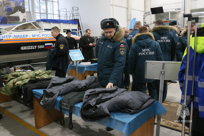 Проведение рабочей встречи с производителями имущества и экипировки МЧС России