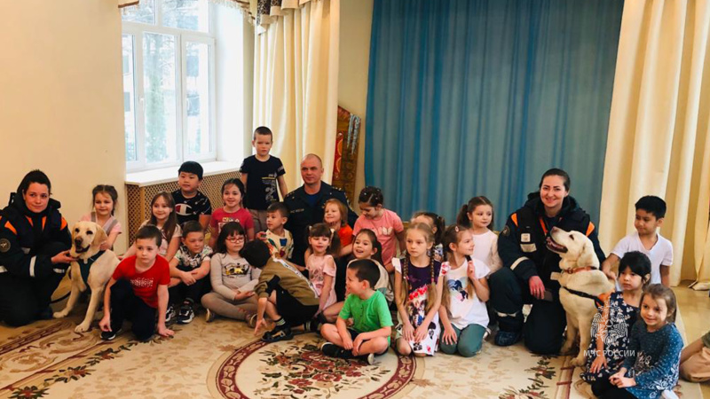 Встреча с кинологами в детском саду