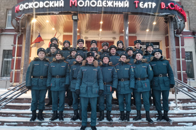 Личный состав военнослужащих по призыву  побывал  на спектакле