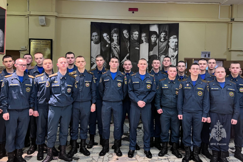 Личный состав военнослужащих по призыву  побывал  на спектакле