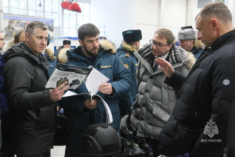 Советником Министра МЧС России Даниилом Мартыновым проведен смотр готовности к опытно-исследовательскому учению в Арктике