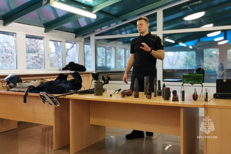 Спасатели Центра провели занятия с детьми в пансионате «Солнечный»