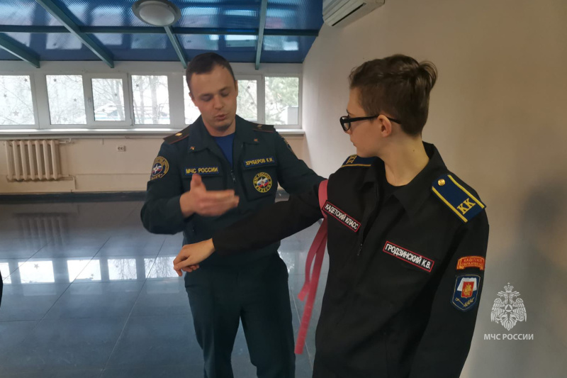 Спасатели Центра провели занятия с детьми в пансионате «Солнечный»