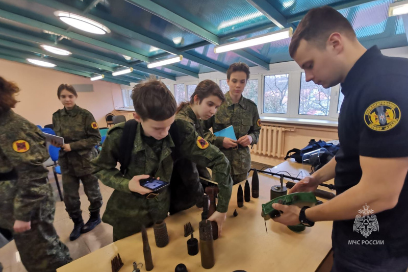 Спасатели Центра провели занятия с детьми в пансионате «Солнечный»