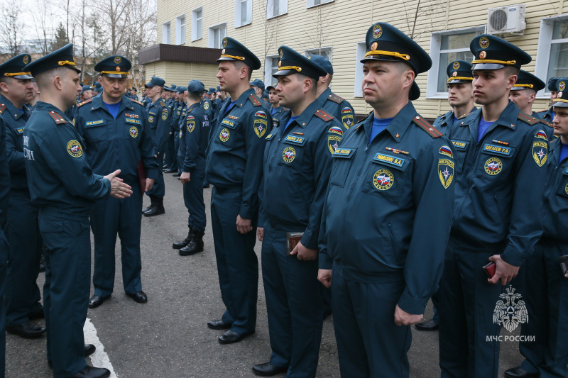 Строевой  смотр  личного состава