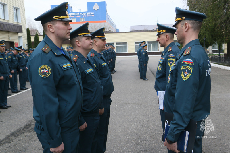 Строевой  смотр  личного состава