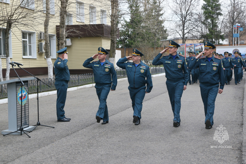 Строевой  смотр  личного состава