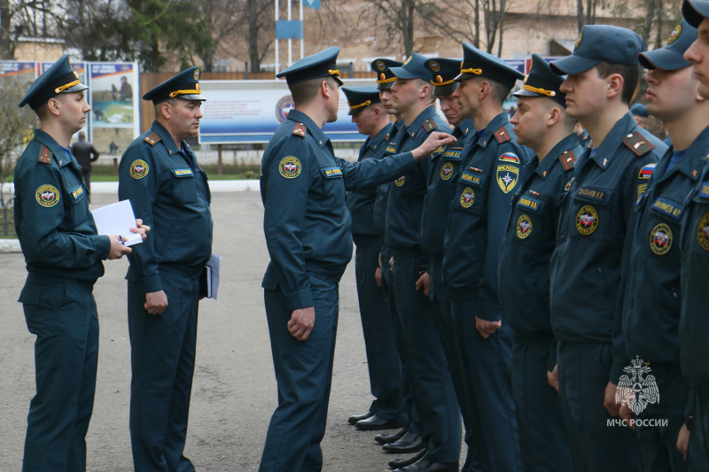 Строевой  смотр  личного состава