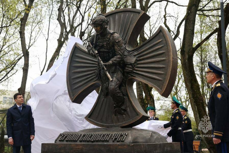 В Калининграде торжественно открыли памятник «Героям спецназа ФСБ России»