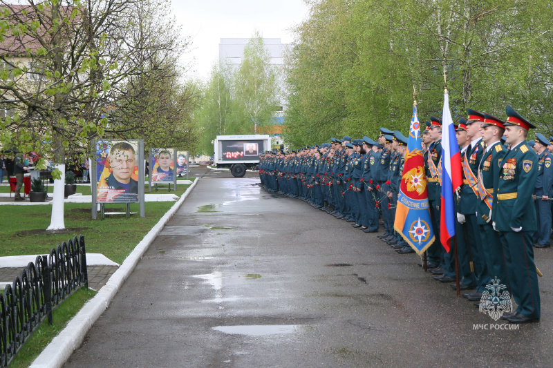 В Центре почтили память сотрудников МЧС России, погибших при исполнении служебных обязанностей В Центре почтили память сотрудников МЧС России, погибших при исполнении служебных обязанностей