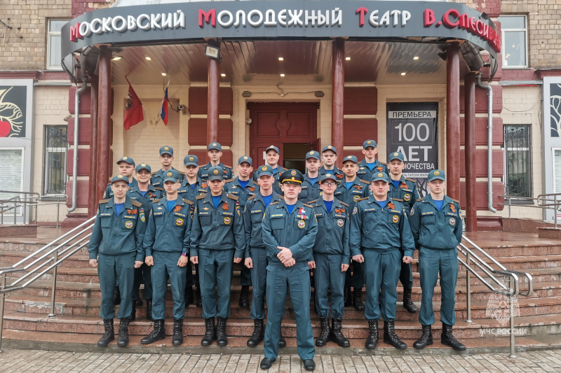Военнослужащие по призыву посетили молодежный театр имени Вячеслава Спесивцева Военнослужащие по призыву посетили молодежный театр имени Вячеслава Спесивцева