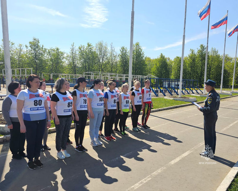 Сдача физической подготовки военнослужащими женщинами Центра