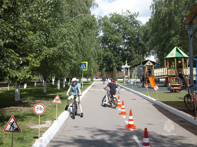 В Центре прошли занятия по безопасности дорожного движения с водительским составом и детьми сотрудников Центра