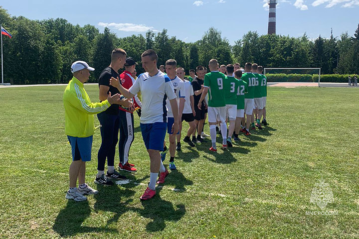 Товарищеский матч по футболу