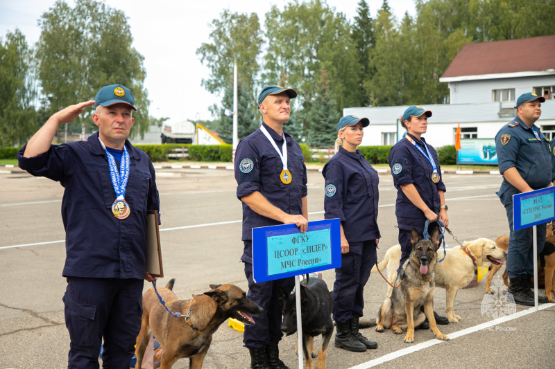 Кинологи Центра заняли третье место на Чемпионате МЧС России по многоборью кинологов