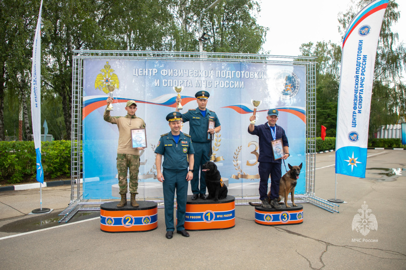 Кинологи Центра заняли третье место на Чемпионате МЧС России по многоборью кинологов