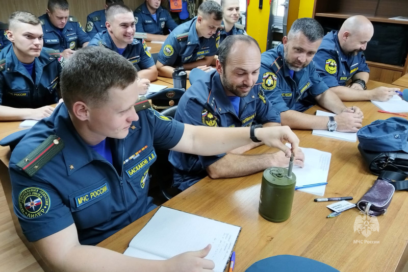 Спасатели Центра проходят обучение в Ногинске по программе специальной подготовки «Специалист разминирования»