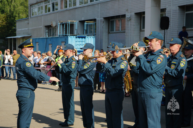 Участие в торжественном митинге в колледже "Инфолайн"