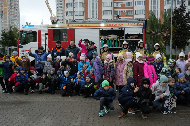 Спасатели Центра провели занятие в школе № 2120