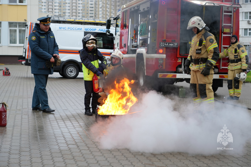 Спасатели Центра провели занятие в школе № 2120