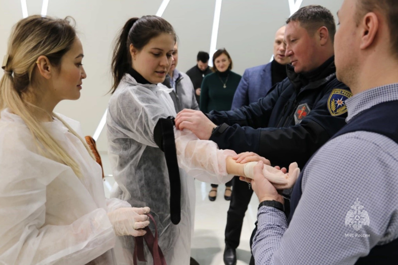 Занятие по обучению сотрудников Росгранстрой навыкам оказания первой помощи