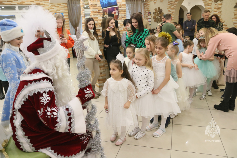 Новогодний  праздник  для  детей
