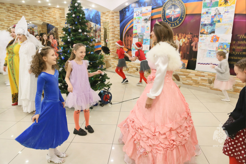 Новогодний  праздник  для  детей