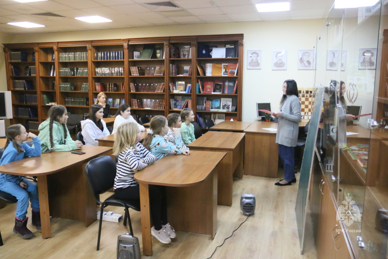 Литературно-познавательная игра «По следам сказок»
