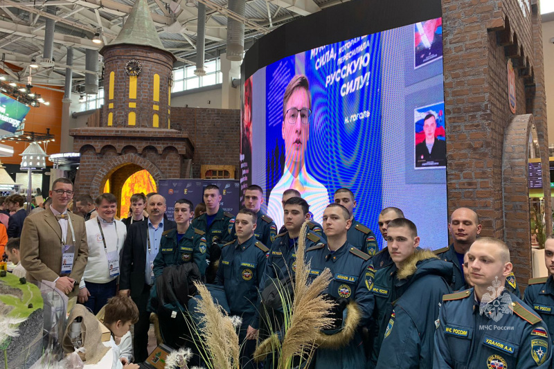 Военнослужащие по призыву посетили Международную выставку-форум «Россия» на ВДНХ