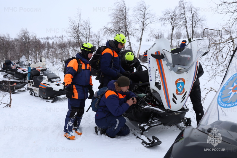 Завершились сборы по применению снегоходов в горно-таежной местности