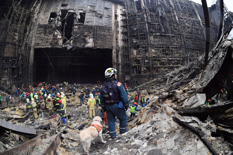 Спасатели завершили аварийно-спасательные работы в «Крокус Сити Холл»