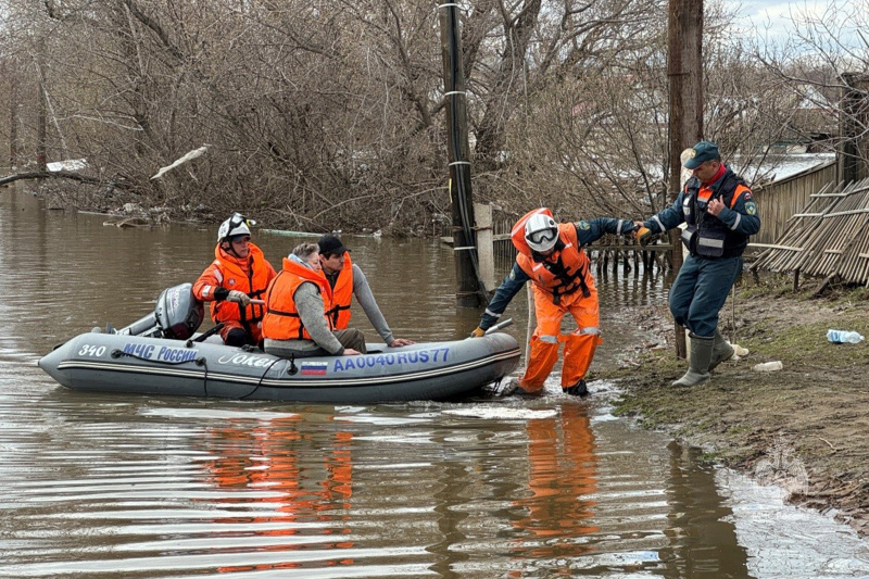 Спасатели продолжают  проведение аварийно-спасательных  и других неотложных работ в г. Орск