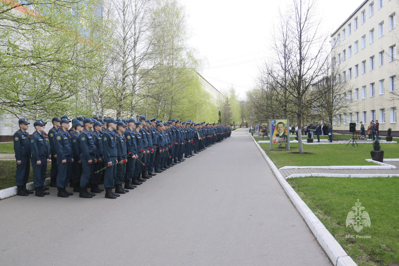 В Центре почтили память сотрудников  МЧС России, погибших при исполнении служебных обязанностей