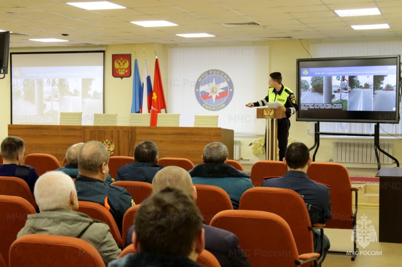 Проведение занятия по предупреждению и профилактике ДТП с тульскими спасателями