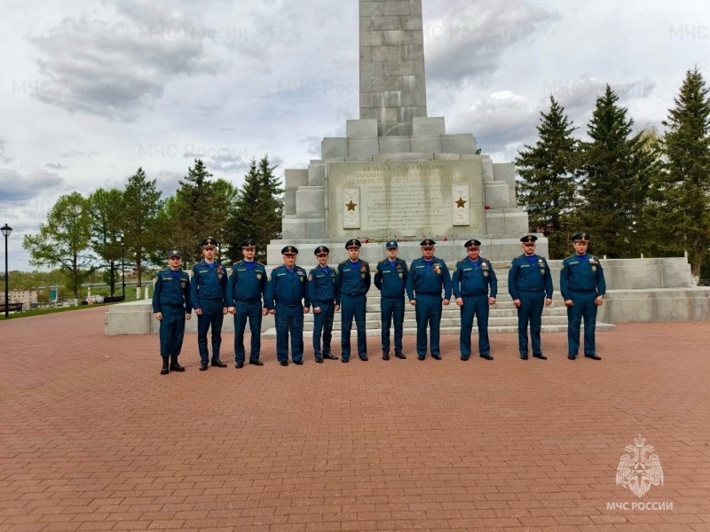 Спасатели Центра почтили память героев Великой Отечественной войны