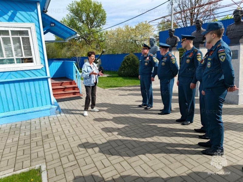 Спасатели Центра почтили память героев Великой Отечественной войны