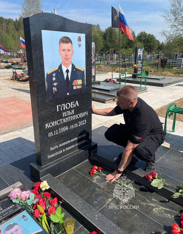 Сотрудники Центра "Лидер" почтили память погибших пиротехников