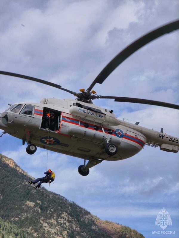 Спасатели-десантники Центра «Лидер» МЧС России тренируются на высоте Спасатели-десантники Центра «Лидер» МЧС России тренируются на высоте