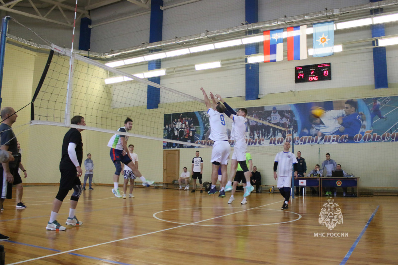 Волейболисты  Центра и  Сбербанка провели товарищеский матч