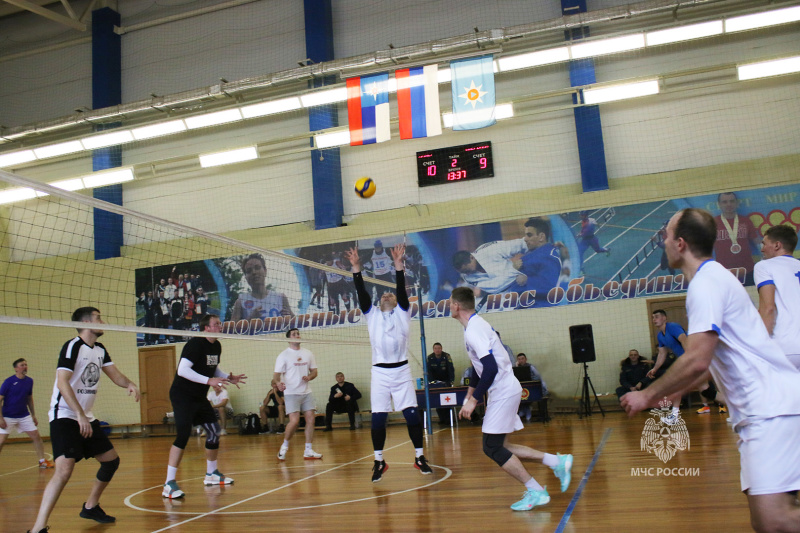 Волейболисты  Центра и  Сбербанка провели товарищеский матч