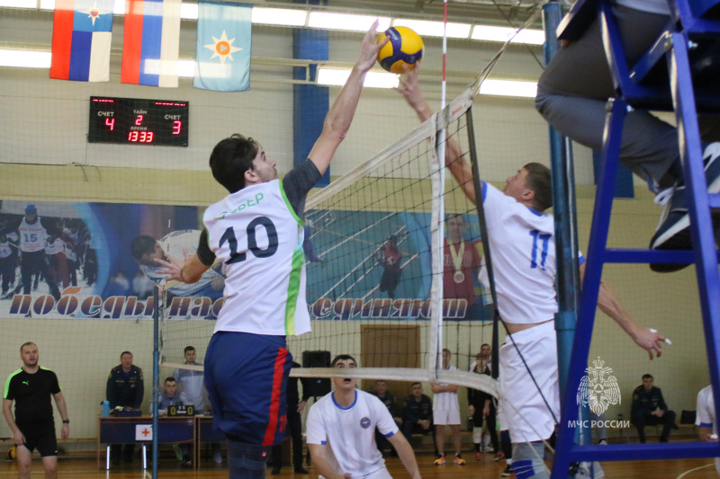 Волейболисты  Центра и  Сбербанка провели товарищеский матч