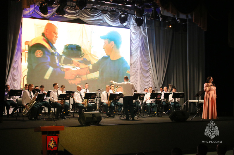 Праздничный концерт,  посвященный 35 летию МЧС России