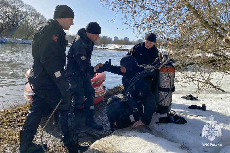 Водолазы Центра принимают участие в поисках пропавших детей