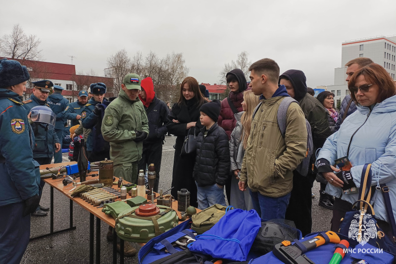 Спасатели Центра приняли участие в дне открытых дверей в Академии гражданской защиты